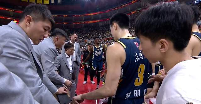 乐天堂-广东为何2次不敌上海？赛后杜锋给出答案，说得很直白，无力反驳